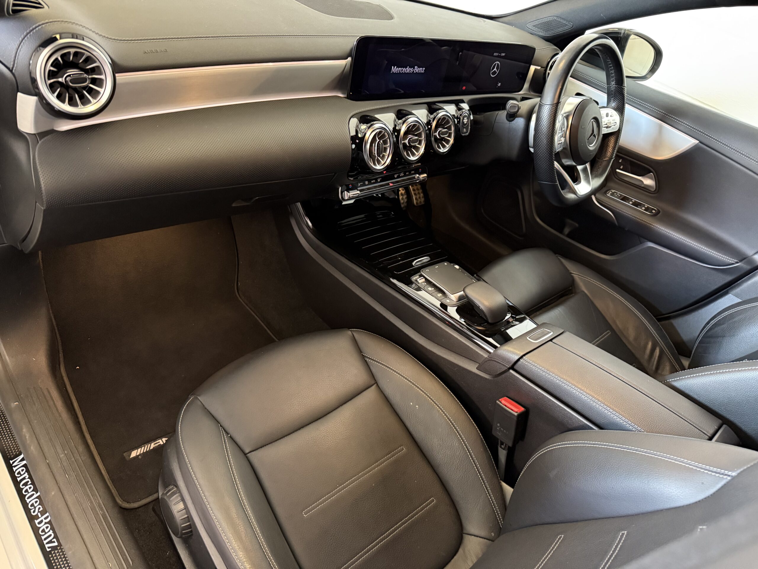 2022 Mercedes CLA 200